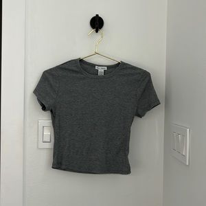 NEVER BEEN WORN gray large ribbed short sleeve crop top
